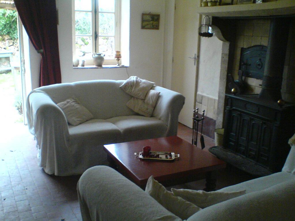 Les Champys Guest House Saint-Péreuse Exterior photo
