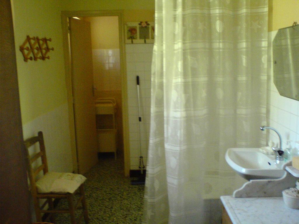 Les Champys Guest House Saint-Péreuse Exterior photo